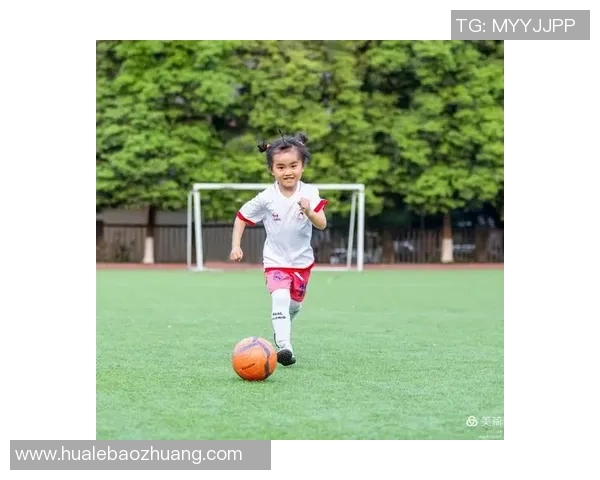 越南足球明星化身校园新生引发热议展现多才多艺的魅力与坚持